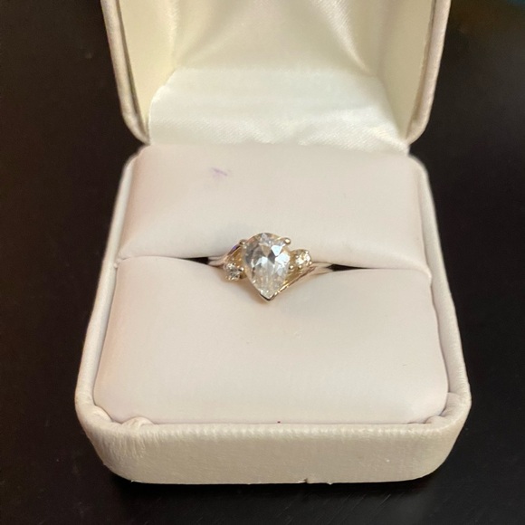 Vintage 925 Sterling Silver Cubic Zirconia ring - Picture 2 of 6